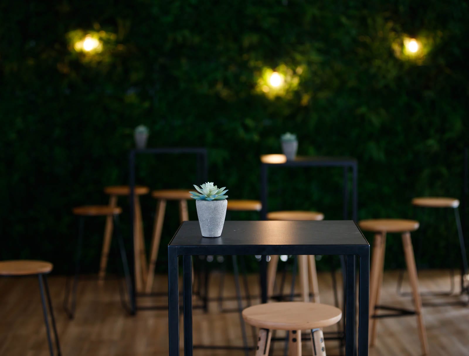 High Table Cube Black